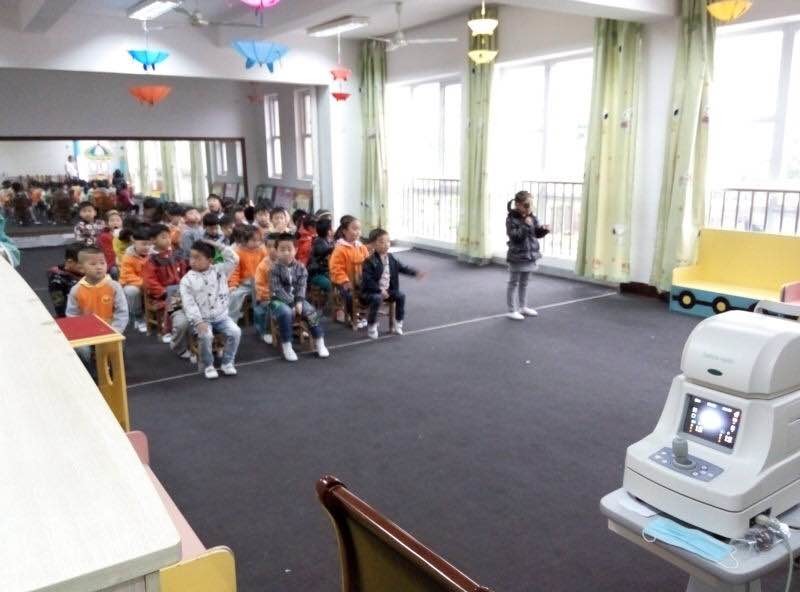 易視界走進校園關(guān)愛孩子視力健康